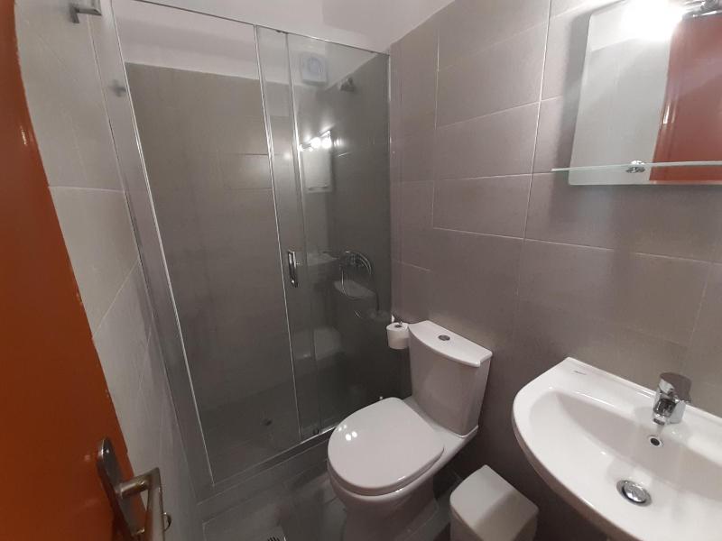 Small Single Room image 2