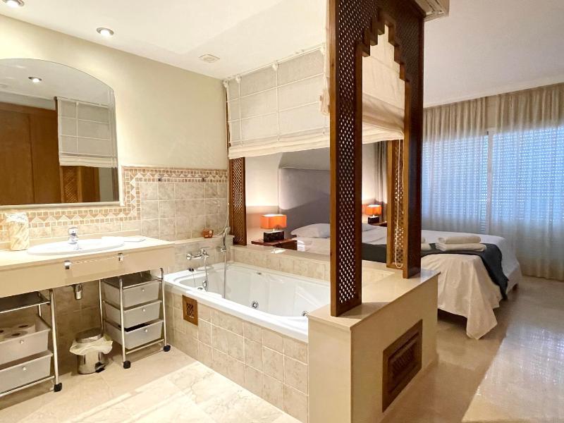 Malibu Mansion Club la Costa World with Sea View and hydromassage bath in Mijas Costa - image 33