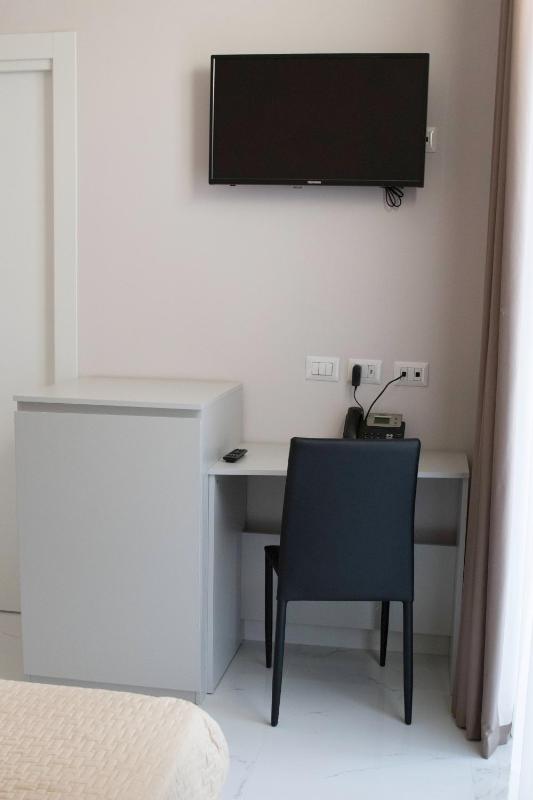 Deluxe Room image 2