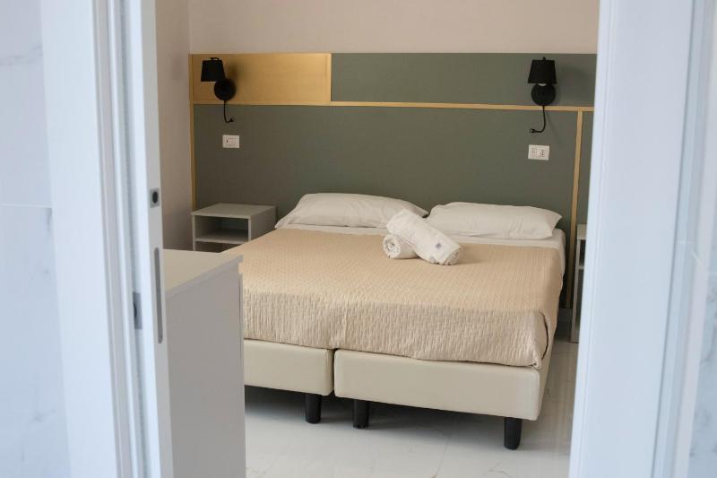 Deluxe Room image 3