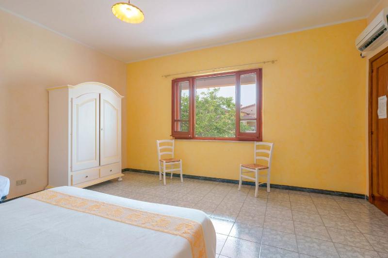 Quadruple Room with Garden View image 3