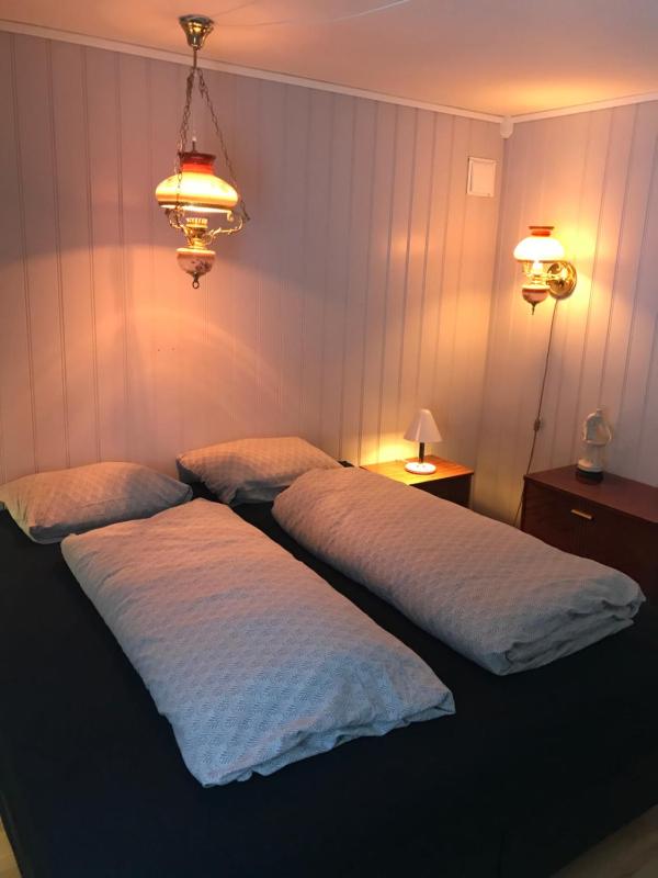 Standard Double Room with Shared Bathroom image 4