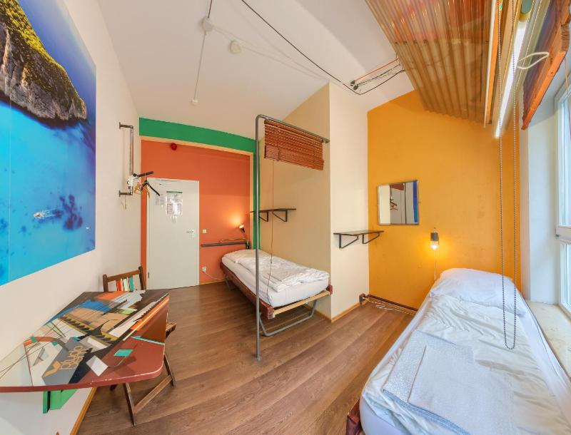 Twin Room with Shared Bathroom image 4