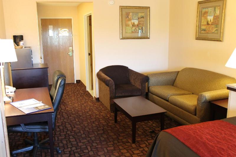 Queen Room with Two Queen Beds - Non-Smoking image 3