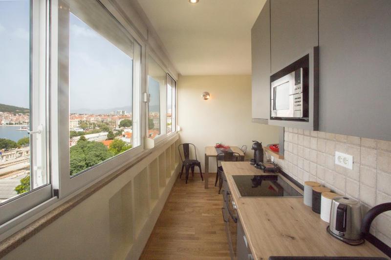 One-Bedroom Apartment with Balcony and Sea View image 2