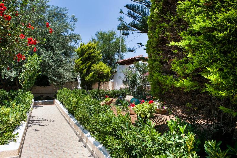 Tzivras Villa & Apartments - image 19
