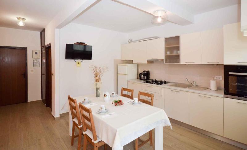Apartments Mendikovic 11022 - image 6