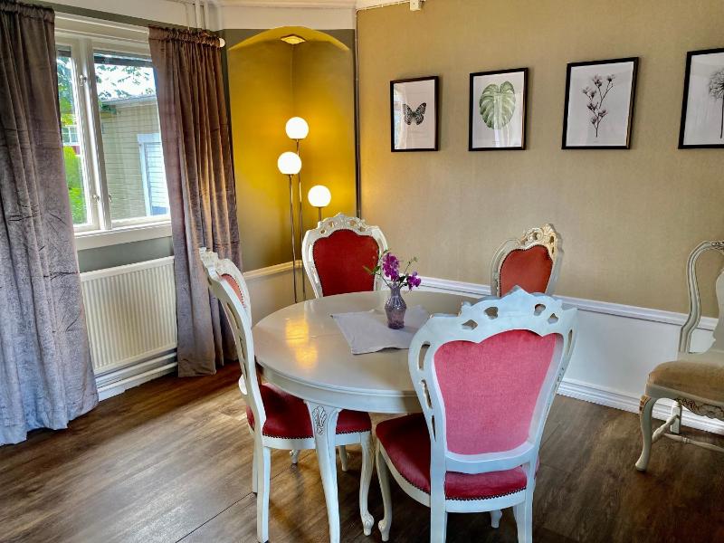 Two-Bedroom Cottage image 4