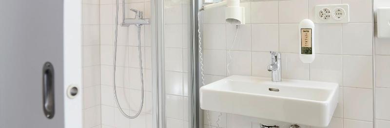 Standard Single Room image 3