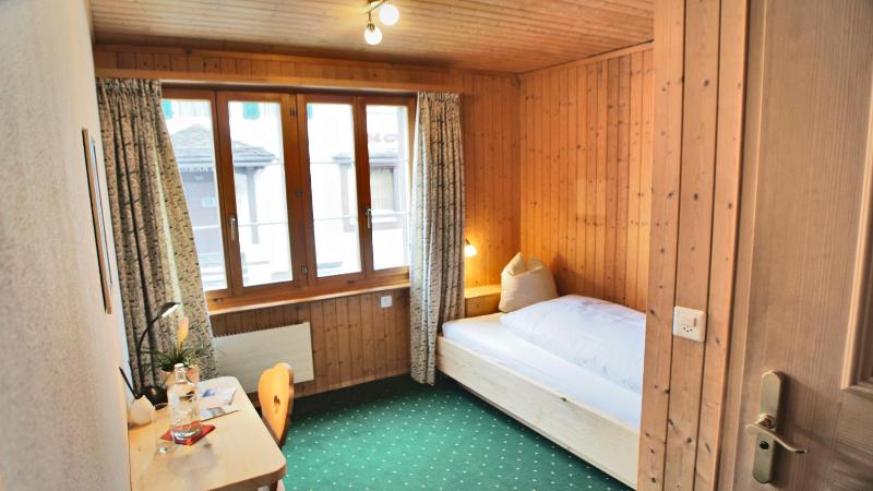 Single Room image 3