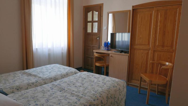 Small Double Room image 3