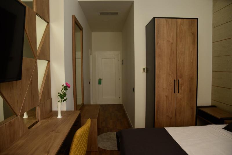 Double Room image 3