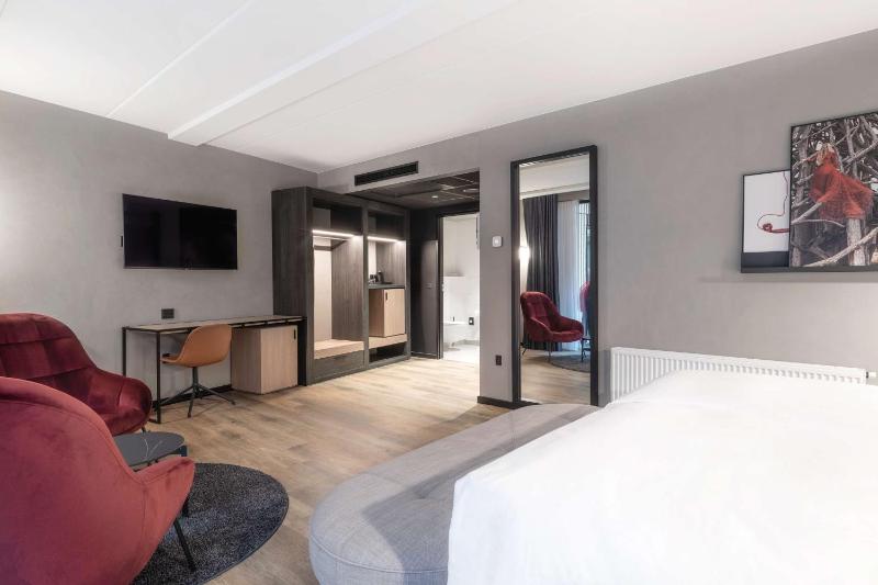 Standard Room - Non-Smoking image 4