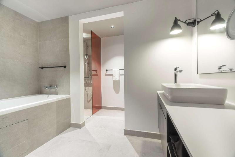 Junior Suite with City View image 3
