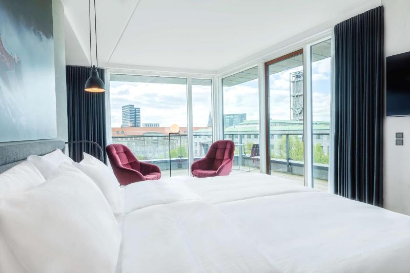 Superior Room with City View and Balcony image 1