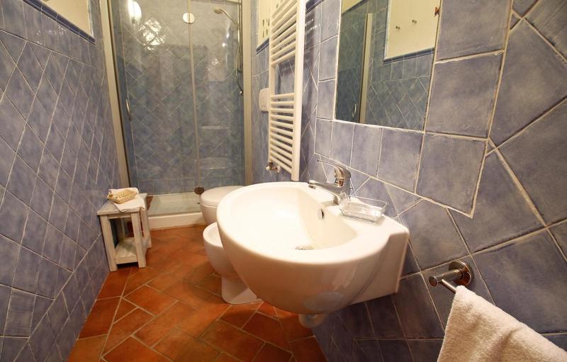Standard Triple Room image 2