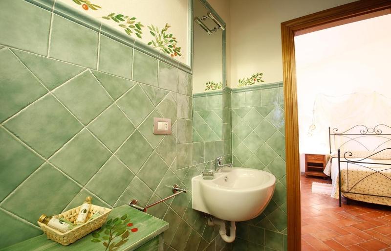 Standard Double Room image 2