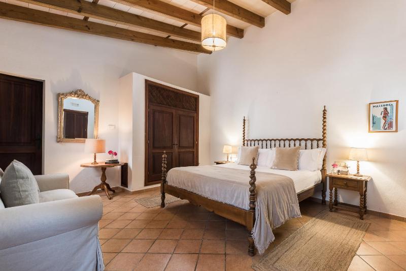 Double Room image 4