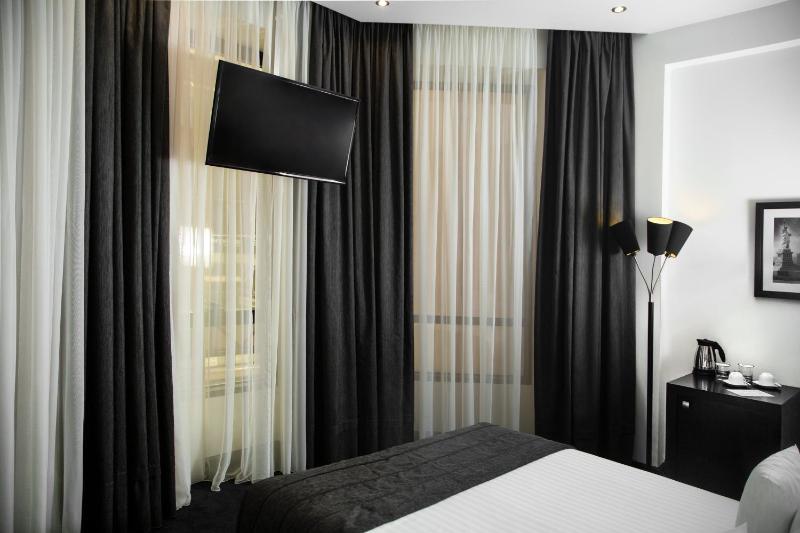 Standard Double Room image 3