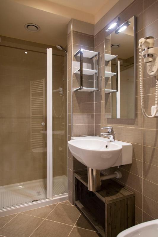 Triple Room with Balcony image 2