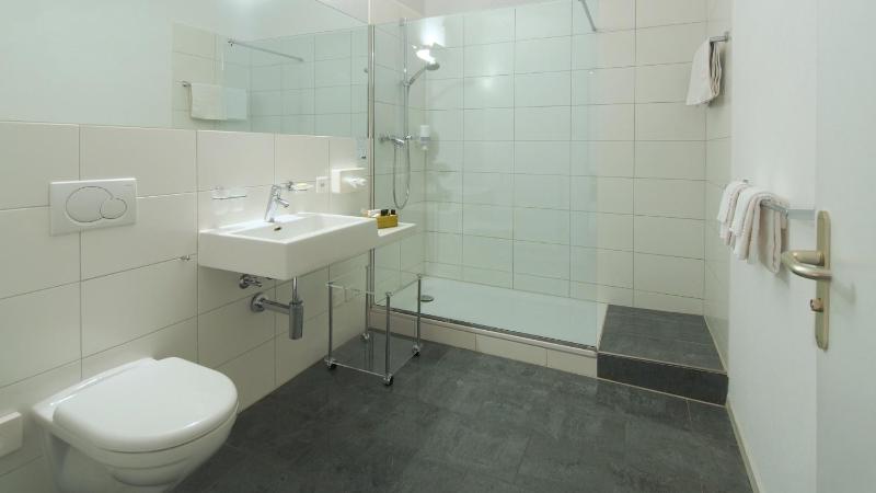 Junior Suite with Lake View image 3