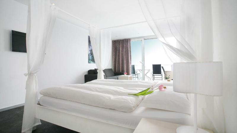 Junior Suite with Lake View image 2