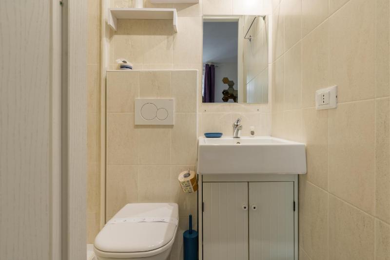 Small Double Room image 2