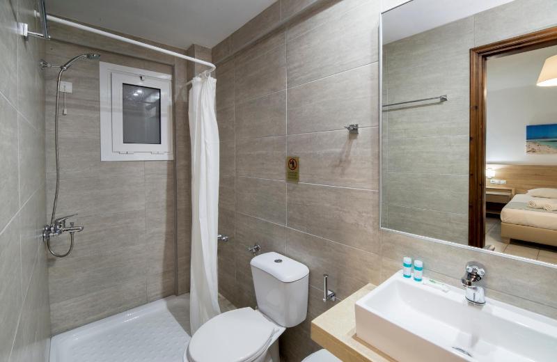 Superior Double or Twin Room with Garden View image 2