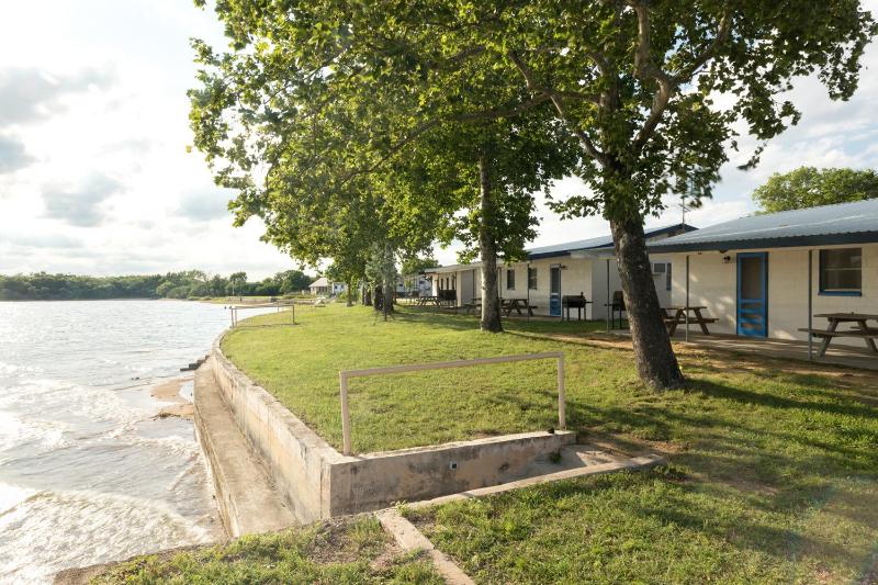 Studio with Lake View image 4