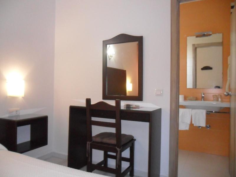 Small Double Room image 2