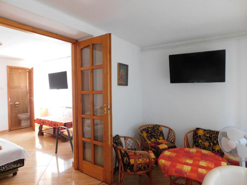 Apartment (4 Adults) image 2