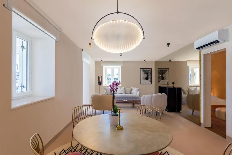Executive Suite image 2
