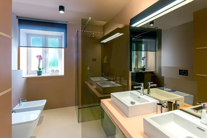 Executive Suite image 3