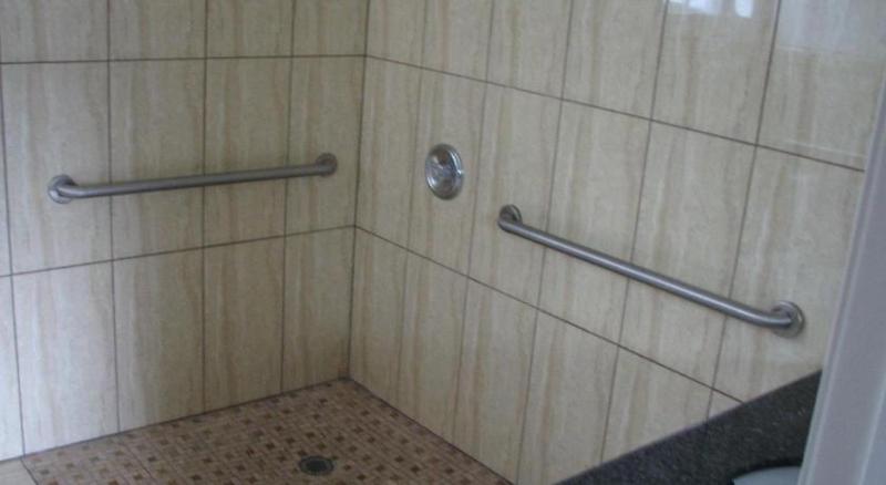 King Room - Non-Smoking image 2
