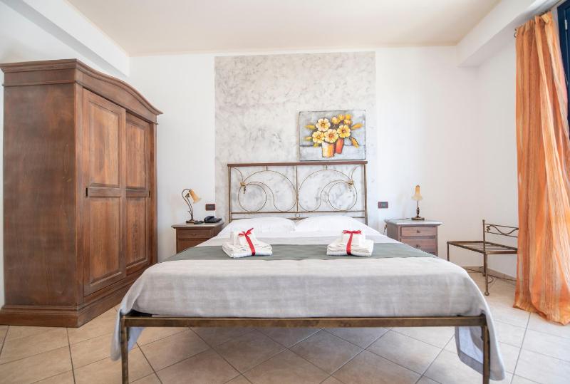 Triple Room with Balcony image 1