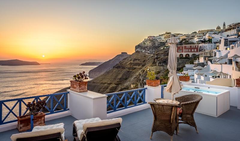 Deluxe Two-Bedroom Apartment with Caldera View image 1