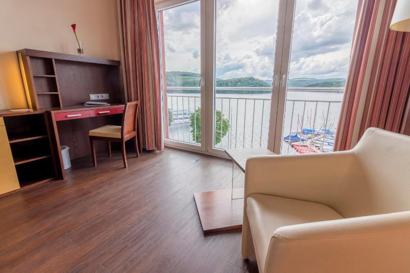 Double Room with Lake View image 1