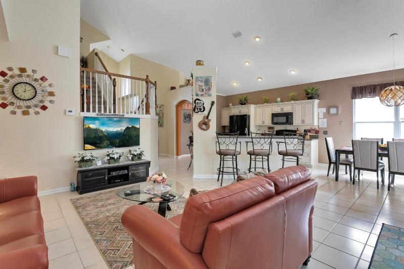 Six-Bedroom Holiday Home image 1