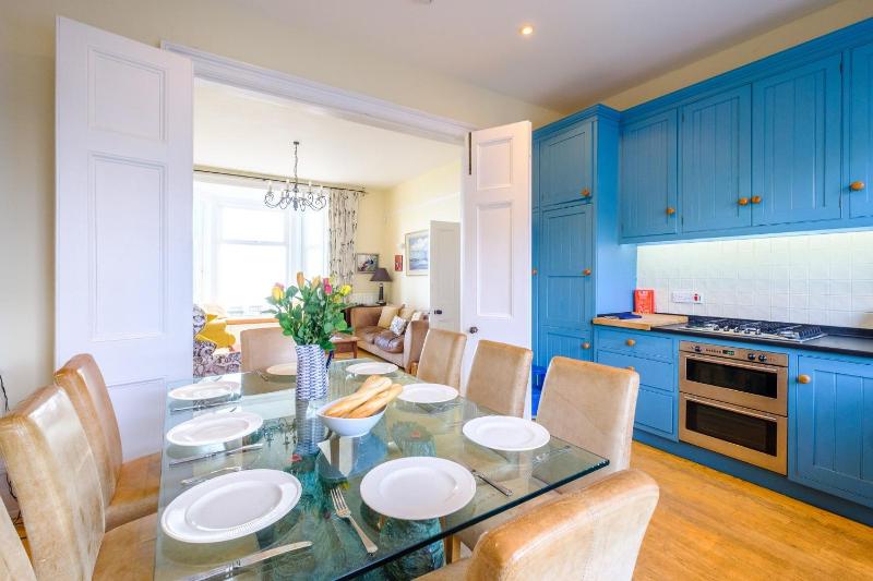 Gunfleet Aldeburgh - A Large Seafront House with Stunning Sea Views from all the floors Sleeps 14 - Aldeburgh Coastal Cottages - image 13