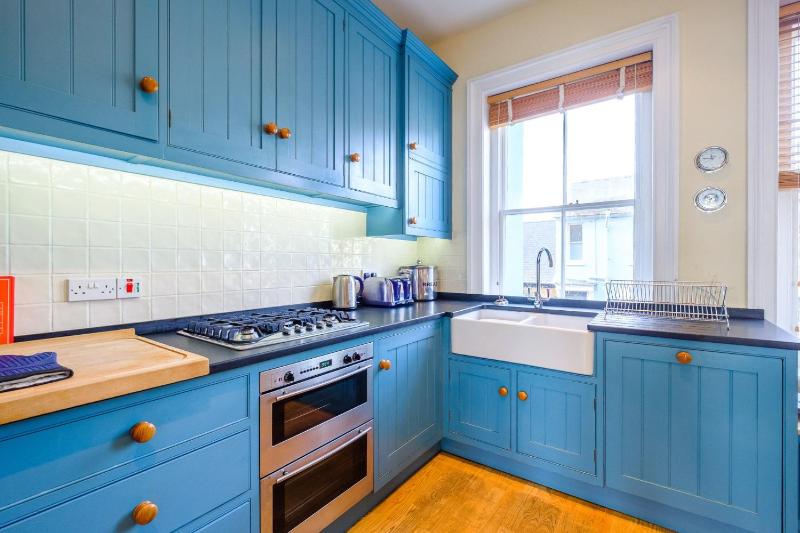 Gunfleet Aldeburgh - A Large Seafront House with Stunning Sea Views from all the floors Sleeps 14 - Aldeburgh Coastal Cottages - image 4