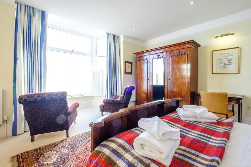 Gunfleet Aldeburgh - A Large Seafront House with Stunning Sea Views from all the floors Sleeps 14 - Aldeburgh Coastal Cottages - image 39