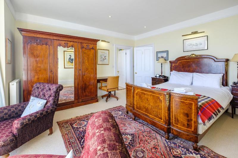Gunfleet Aldeburgh - A Large Seafront House with Stunning Sea Views from all the floors Sleeps 14 - Aldeburgh Coastal Cottages - image 34