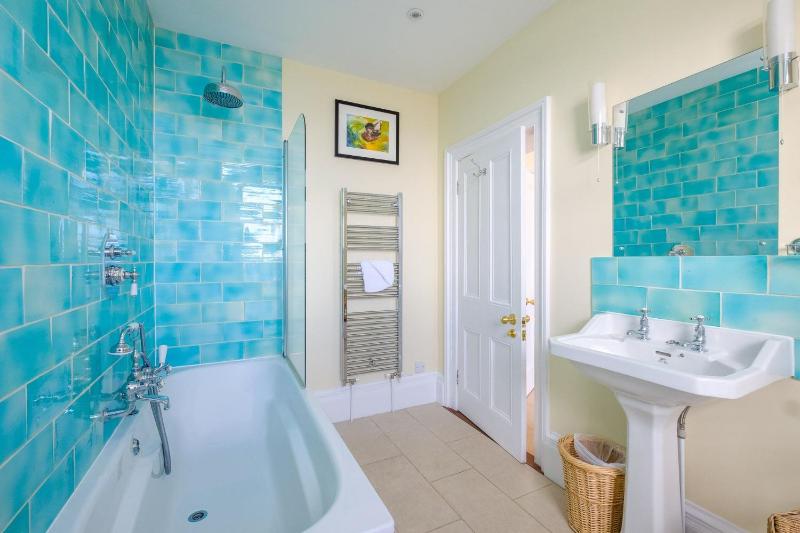 Gunfleet Aldeburgh - A Large Seafront House with Stunning Sea Views from all the floors Sleeps 14 - Aldeburgh Coastal Cottages - image 47