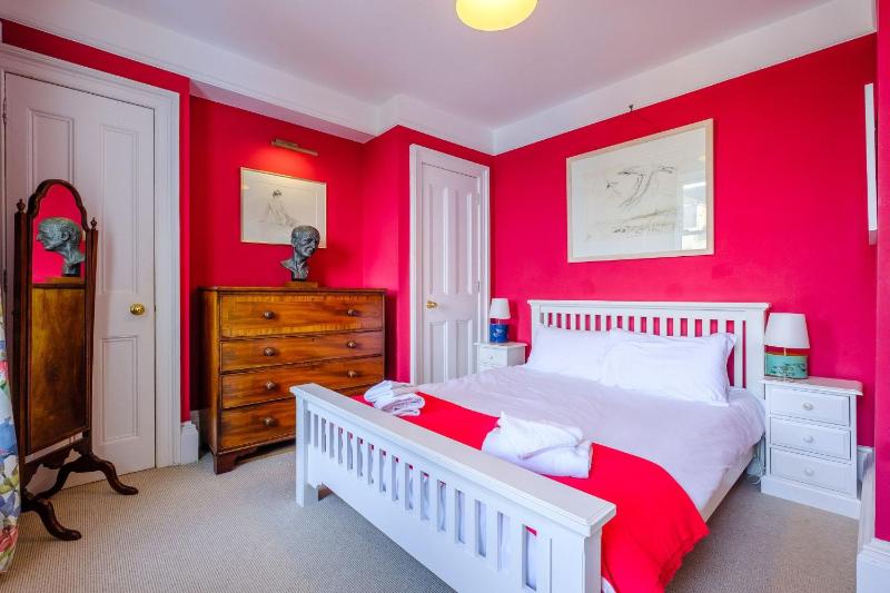 Gunfleet Aldeburgh - A Large Seafront House with Stunning Sea Views from all the floors Sleeps 14 - Aldeburgh Coastal Cottages - image 11