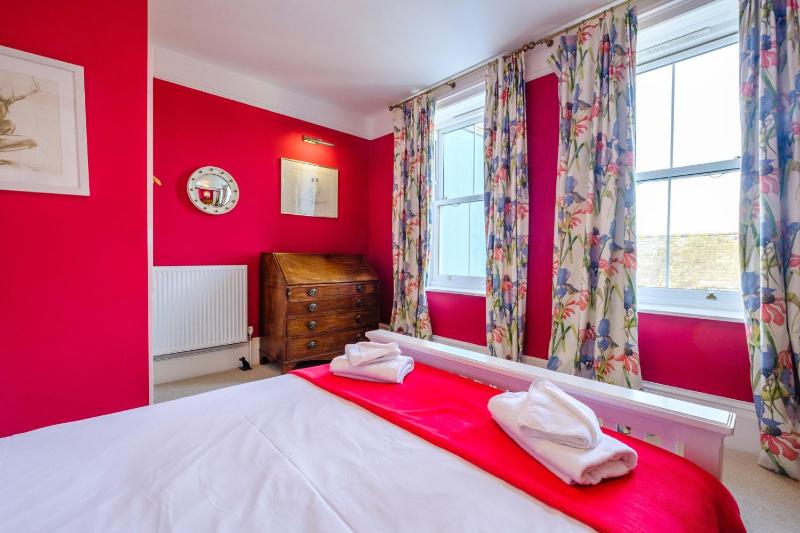 Gunfleet Aldeburgh - A Large Seafront House with Stunning Sea Views from all the floors Sleeps 14 - Aldeburgh Coastal Cottages - image 43