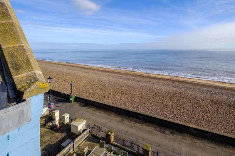 Gunfleet Aldeburgh - A Large Seafront House with Stunning Sea Views from all the floors Sleeps 14 - Aldeburgh Coastal Cottages - image 33