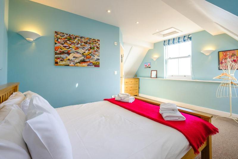 Gunfleet Aldeburgh - A Large Seafront House with Stunning Sea Views from all the floors Sleeps 14 - Aldeburgh Coastal Cottages - image 7