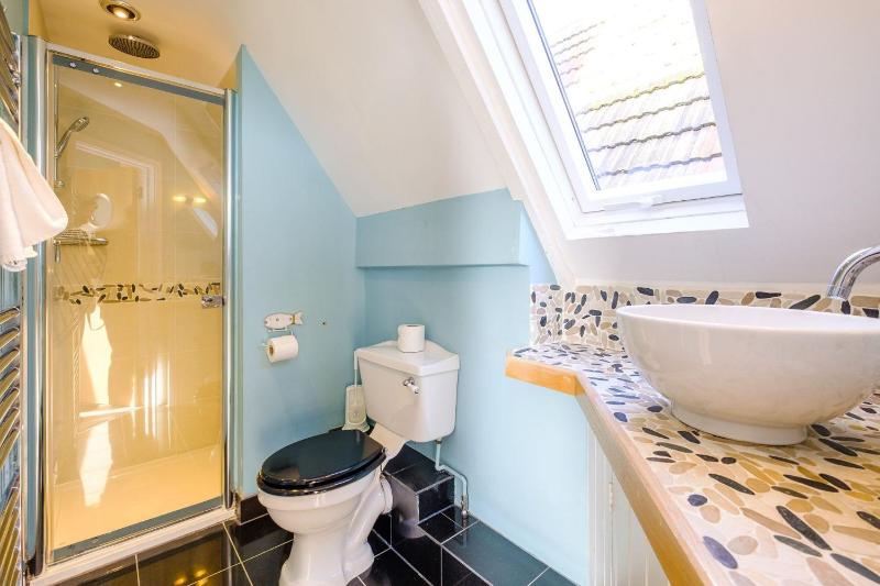 Gunfleet Aldeburgh - A Large Seafront House with Stunning Sea Views from all the floors Sleeps 14 - Aldeburgh Coastal Cottages - image 23