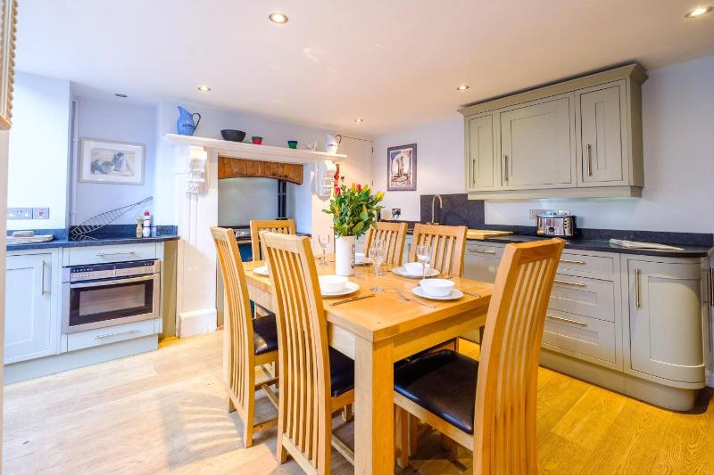 Gunfleet Aldeburgh - A Large Seafront House with Stunning Sea Views from all the floors Sleeps 14 - Aldeburgh Coastal Cottages - image 31