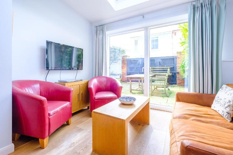 Gunfleet Aldeburgh - A Large Seafront House with Stunning Sea Views from all the floors Sleeps 14 - Aldeburgh Coastal Cottages - image 25
